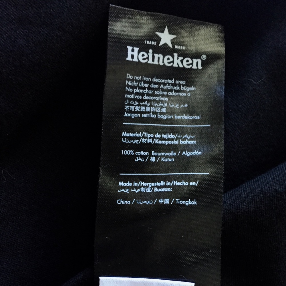 2 Heineken 007 James Bond Near NEW T-Shirts - Picture 5 of 5